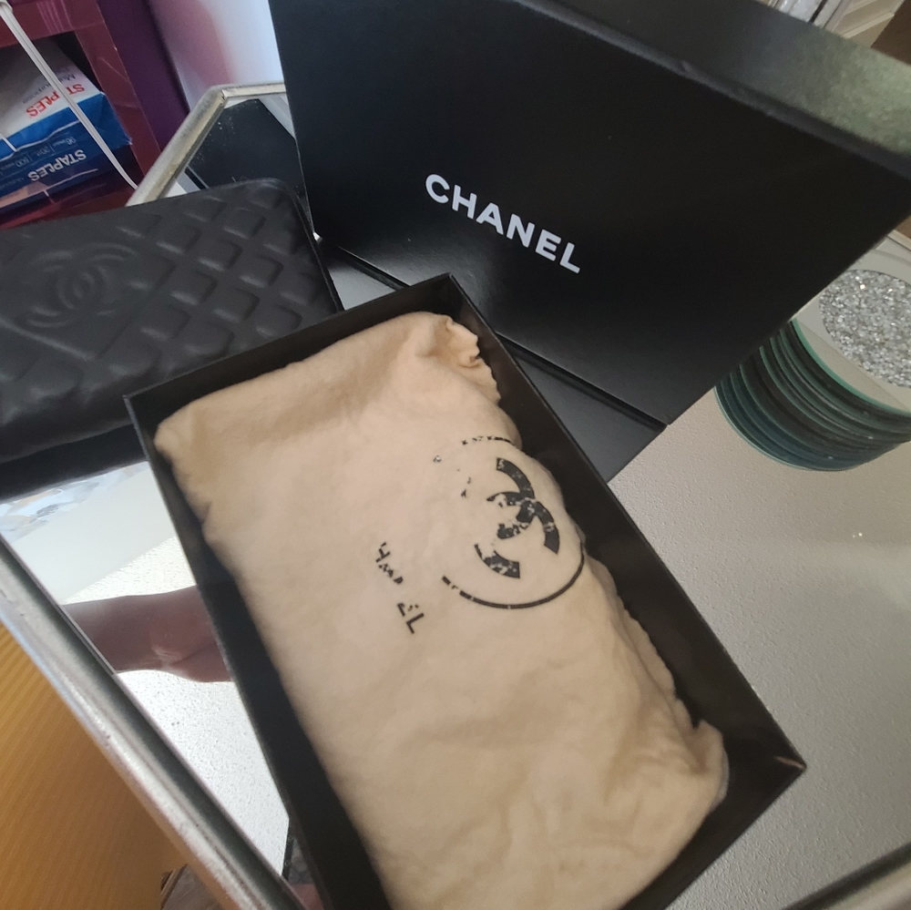 Chocolate CHANEL zip wallet - Picture 3 of 14